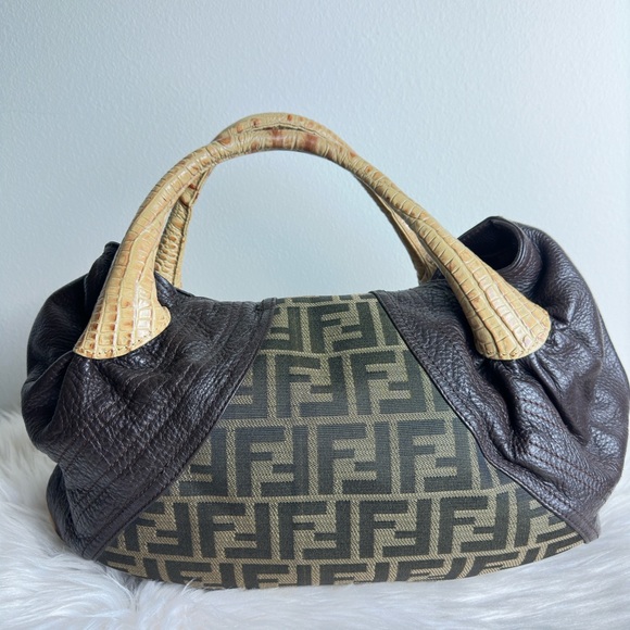 🛑SOLD🛑Fendi monogram spy bag - Picture 2 of 12